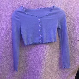 Blue long-sleeve crop top